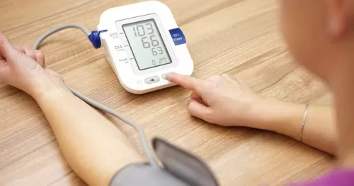 Máy đo huyết áp loại nào tốt năm 2025?